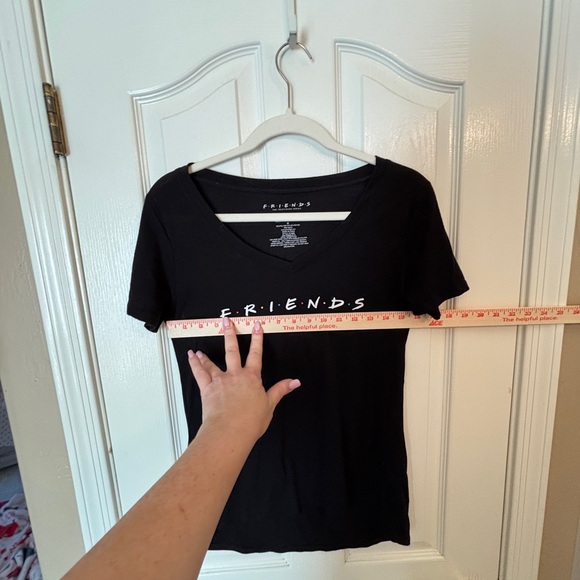 FRIENDS Black V-Neck Women's Short Sleeve T Shirt in Women’s Medium Casual TV - Picture 6 of 6